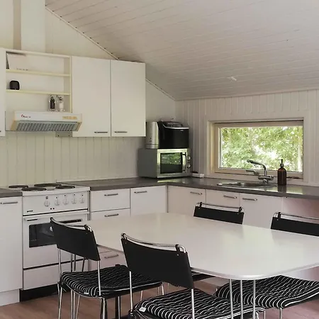 Cozy Bright Near Marielyst And בית נופש Bøtø By